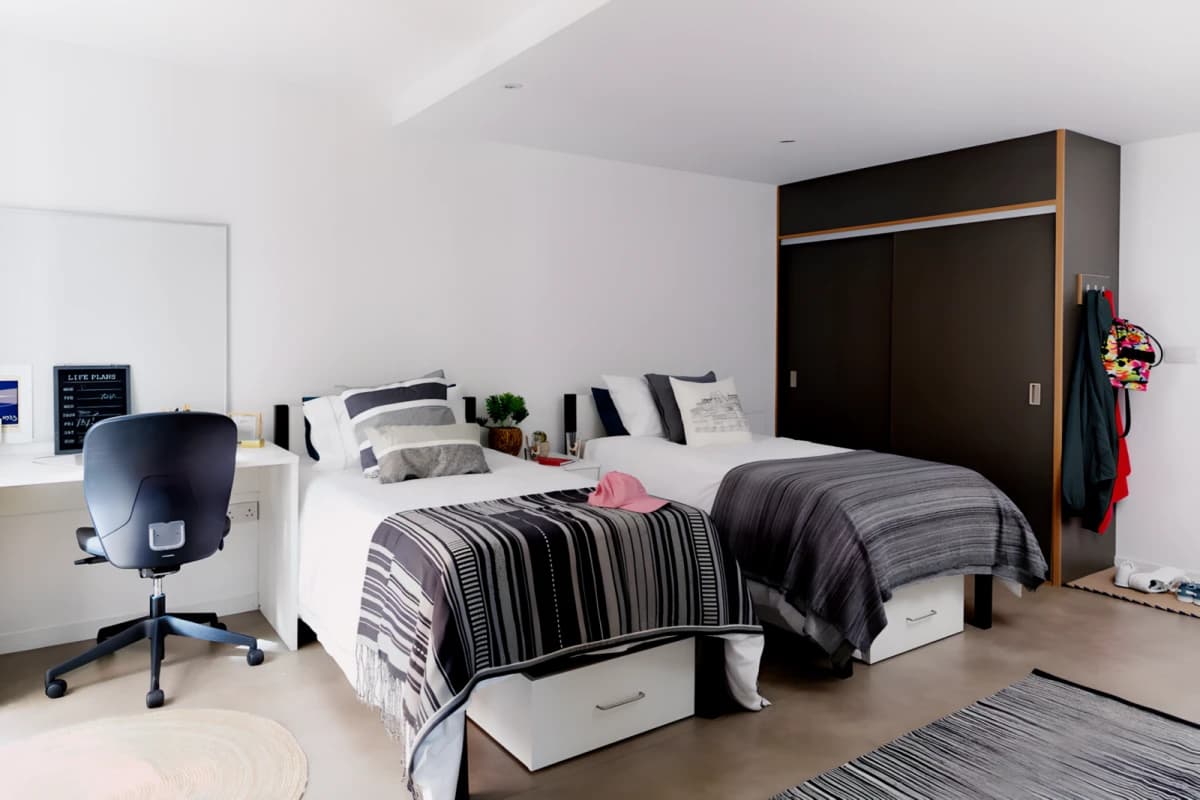 Ravenscourt House image