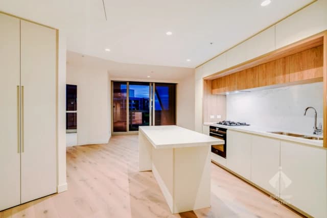 648 Lonsdale Street image