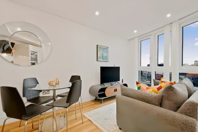 Aldgate Apartment