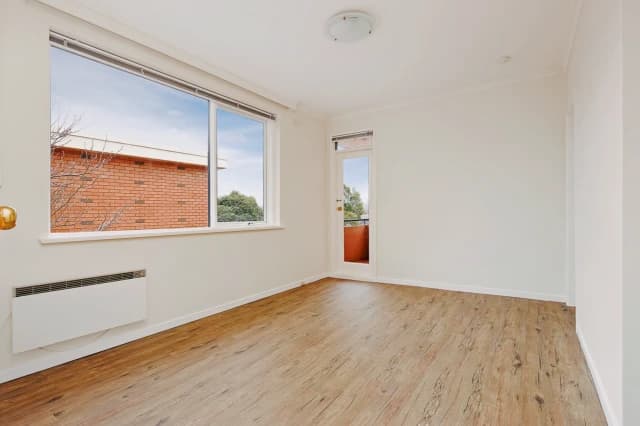 4/85 Merton Street, Albert Park