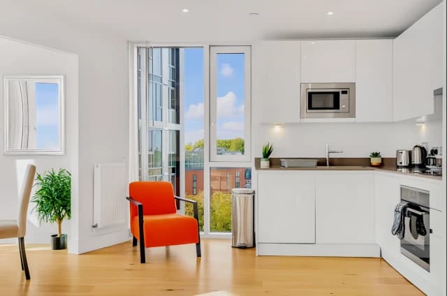 3 Bedrooms Apartment