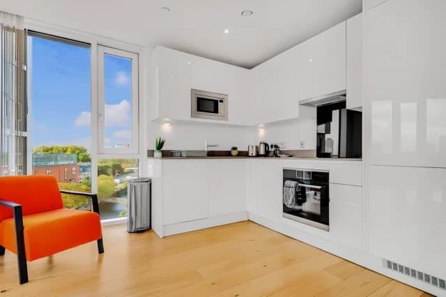 3 Bedrooms Apartment