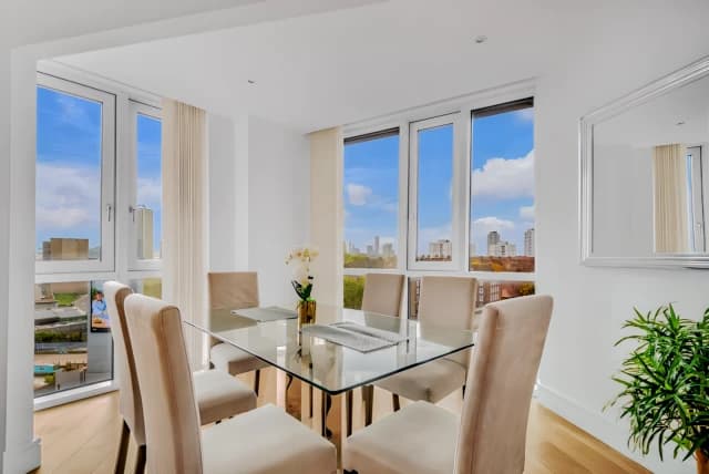 3 Bedrooms Apartment