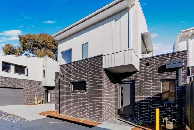 2/11 Paul Street, Doncaster
