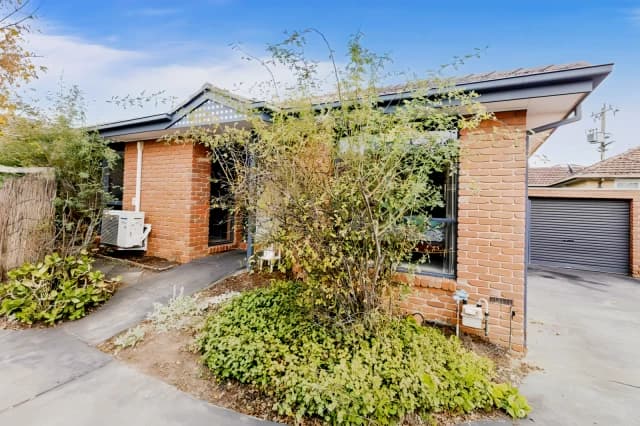 2/22 Garrisson Drive, Glen Waverley