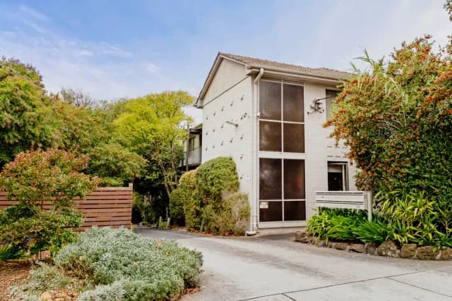 10/21 Glen Street, Hawthorn