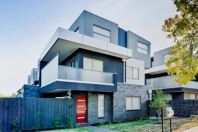 11/142 Thames Street, Box Hill North