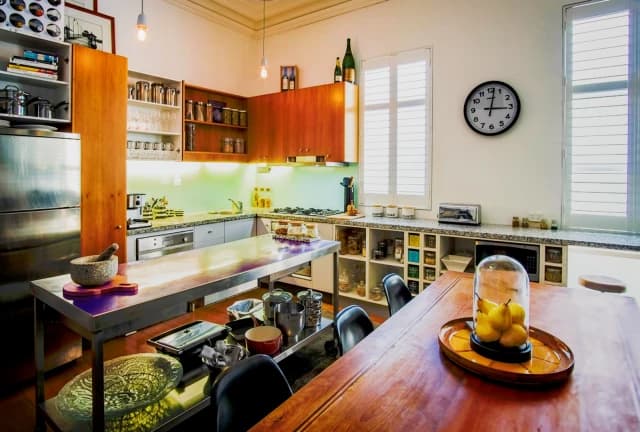 Victorian Heritage 1-bedroom Mansion apartment in St Kilda