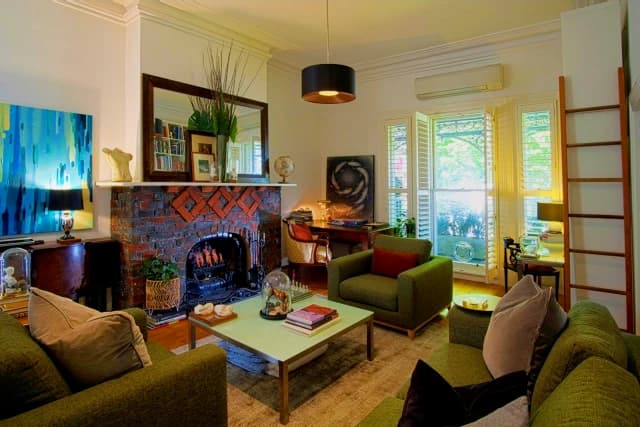 Victorian Heritage 1-bedroom Mansion apartment in St Kilda