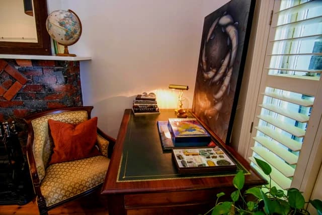 Victorian Heritage 1-bedroom Mansion apartment in St Kilda