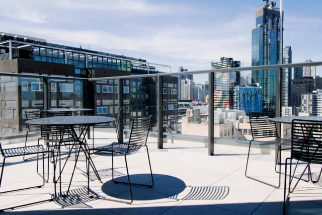 Cool single ensuite bedroom in a 3-bedroom flat, in a residence near University of Melbourne