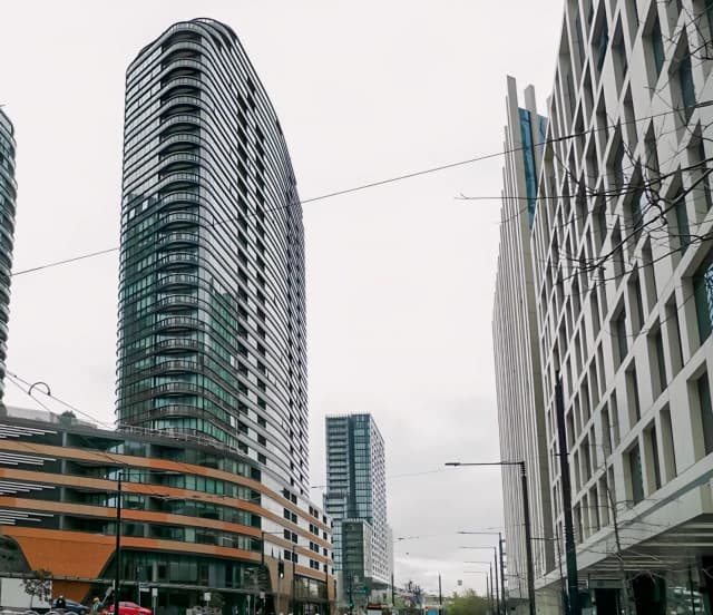 1002N/889 Collins Street image 2