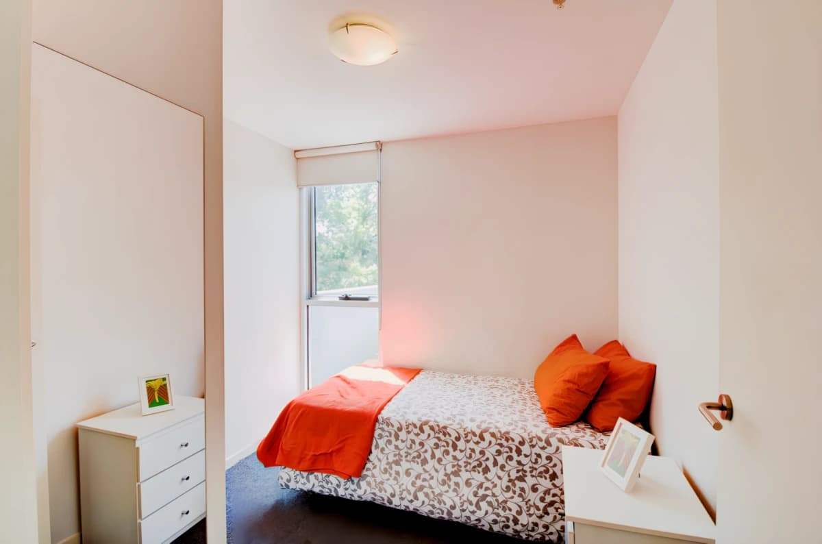 1 Queens Avenue image