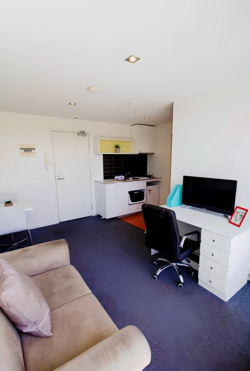 1 Queens Avenue image