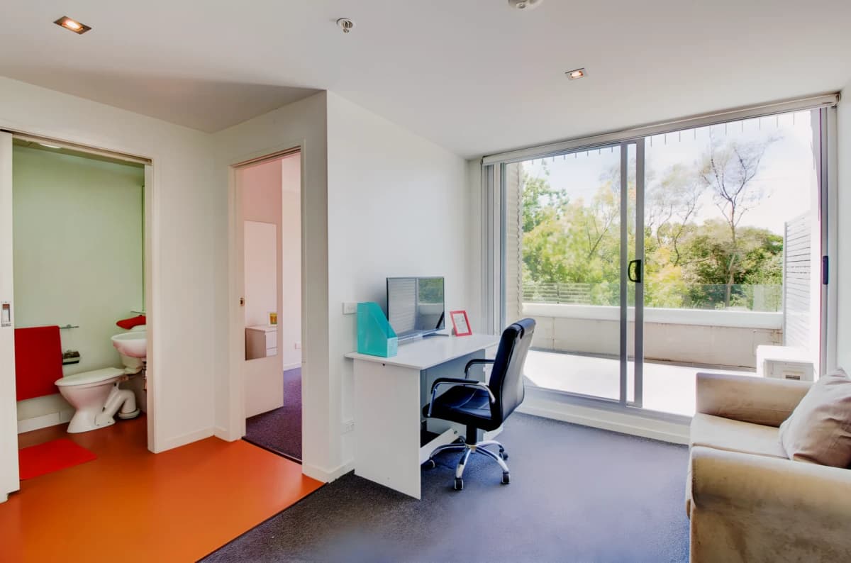 1 Queens Avenue image