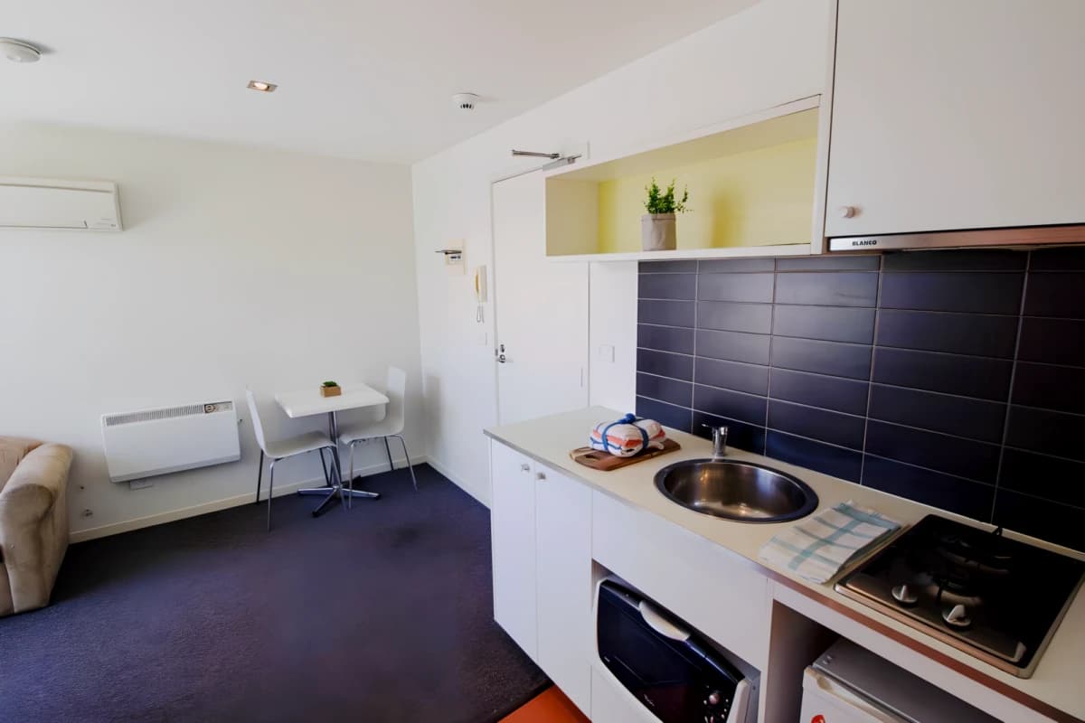 1 Queens Avenue image