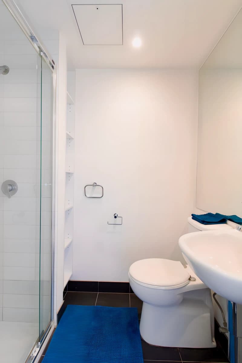 484 Elgar Road image 5