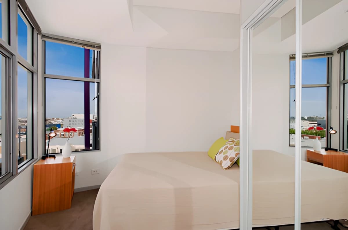 Student Living - 570 Swanston image 5