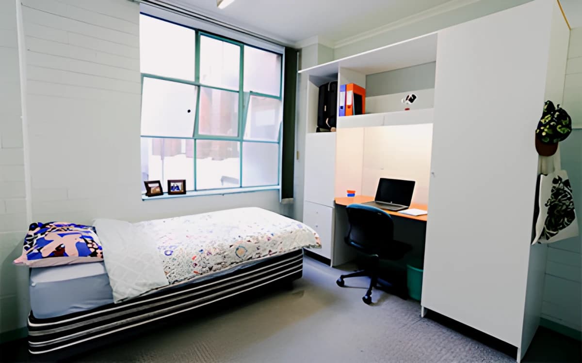 Bouverie Residence image 3