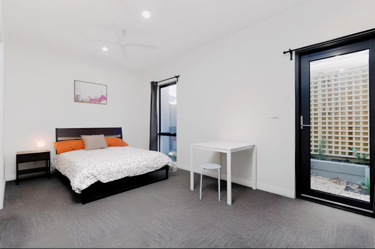 77 Elgar Road image