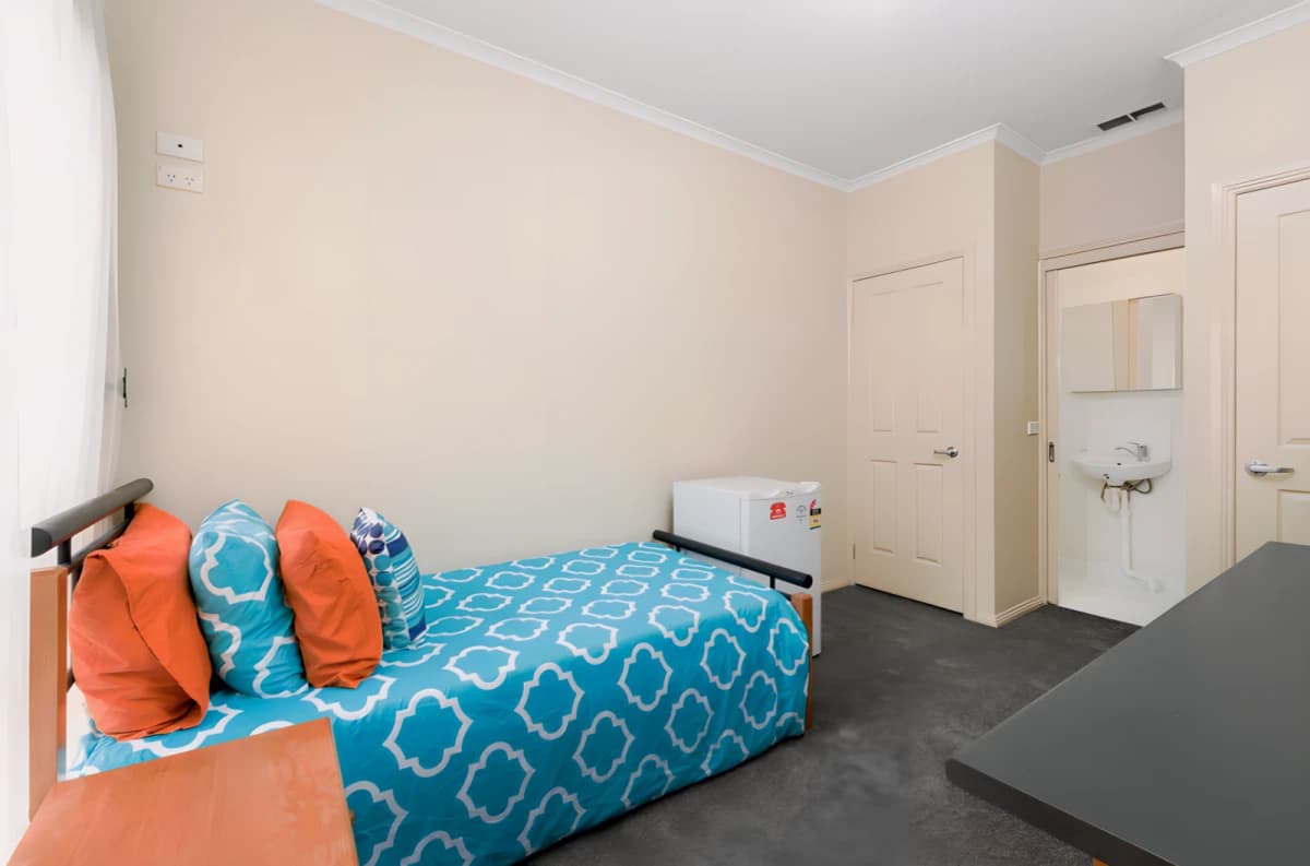 7 White Street image