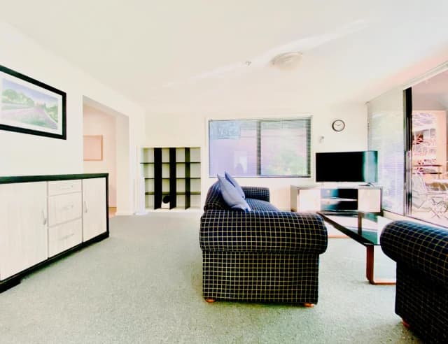 2Bedrooms, 1Bathrooms
