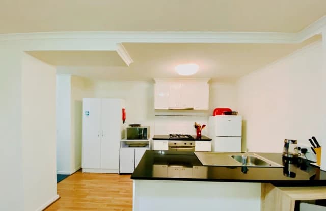 2Bedrooms, 1Bathrooms