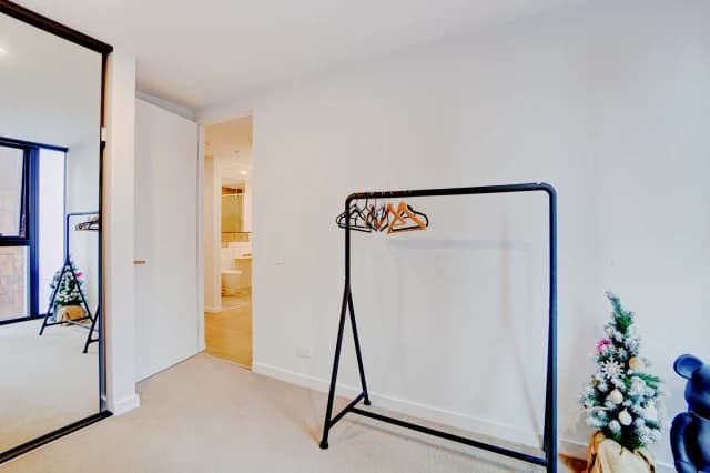 2Bedrooms, 1Bathrooms