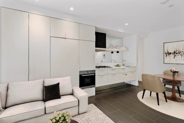2Bedrooms, 1Bathrooms