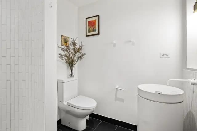 2Bedrooms, 1Bathrooms