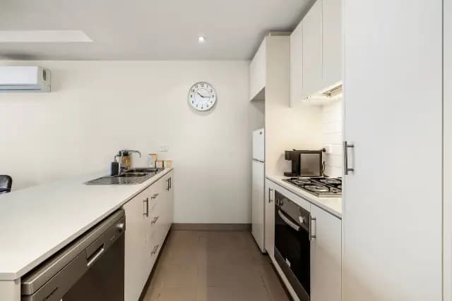 2Bedrooms, 1Bathrooms