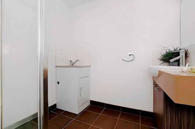 2Bedrooms, 1Bathrooms