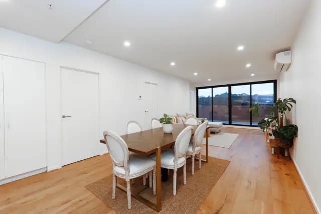 3Bedrooms, 2Bathrooms