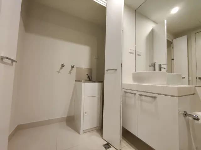1Bedrooms, 1Bathrooms