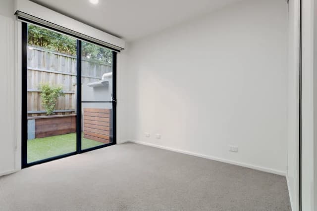 2Bedrooms, 1Bathrooms