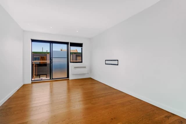 2Bedrooms, 1Bathrooms