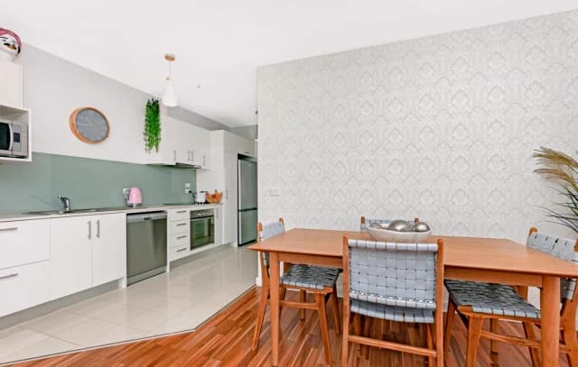2Bedrooms, 1Bathrooms
