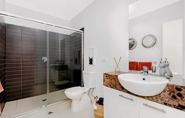 2Bedrooms, 1Bathrooms
