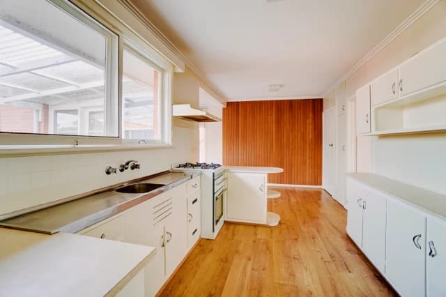 4Bedrooms, 1Bathrooms