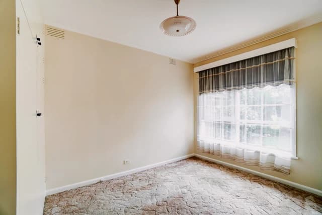 4Bedrooms, 1Bathrooms