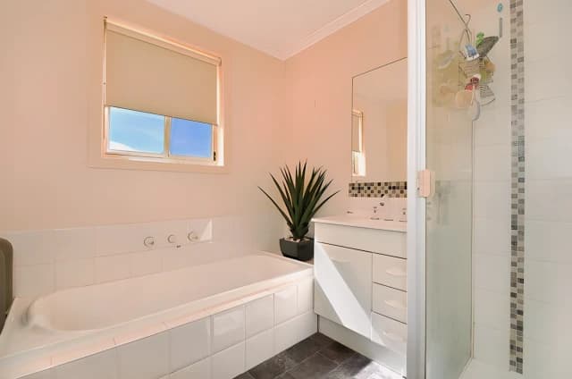13a Clayton Park Drive, Canadian image