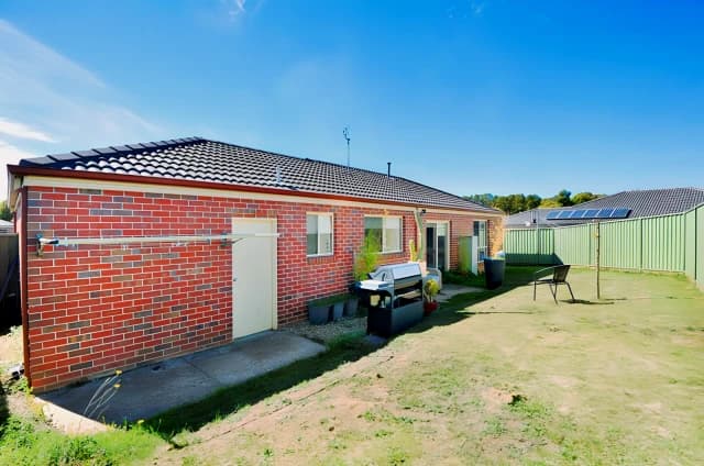 13a Clayton Park Drive, Canadian image