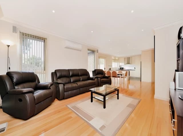 2/6 Mayfield Street, Greensborough image