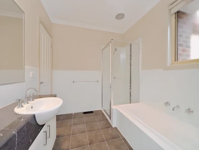 2/6 Mayfield Street, Greensborough image