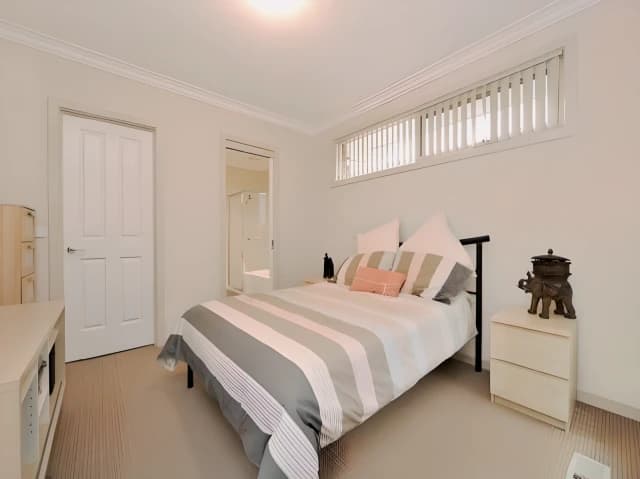 2/6 Mayfield Street, Greensborough image
