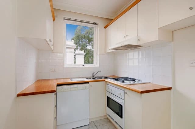 4/85 Merton Street, Albert Park image