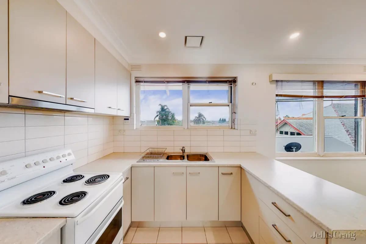 6/5 Kalimna Street, Essendon