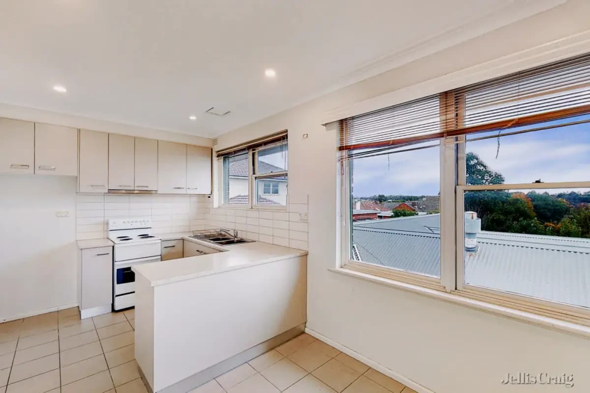 6/5 Kalimna Street, Essendon