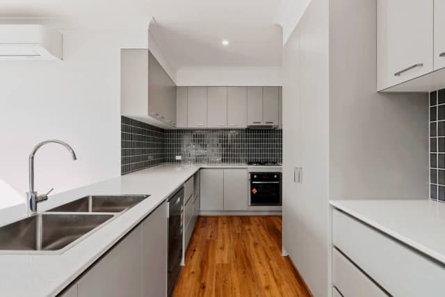 1/11 Paul Street, Doncaster image 5