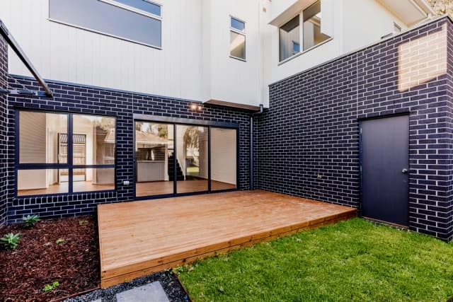 2/11 Paul Street, Doncaster image